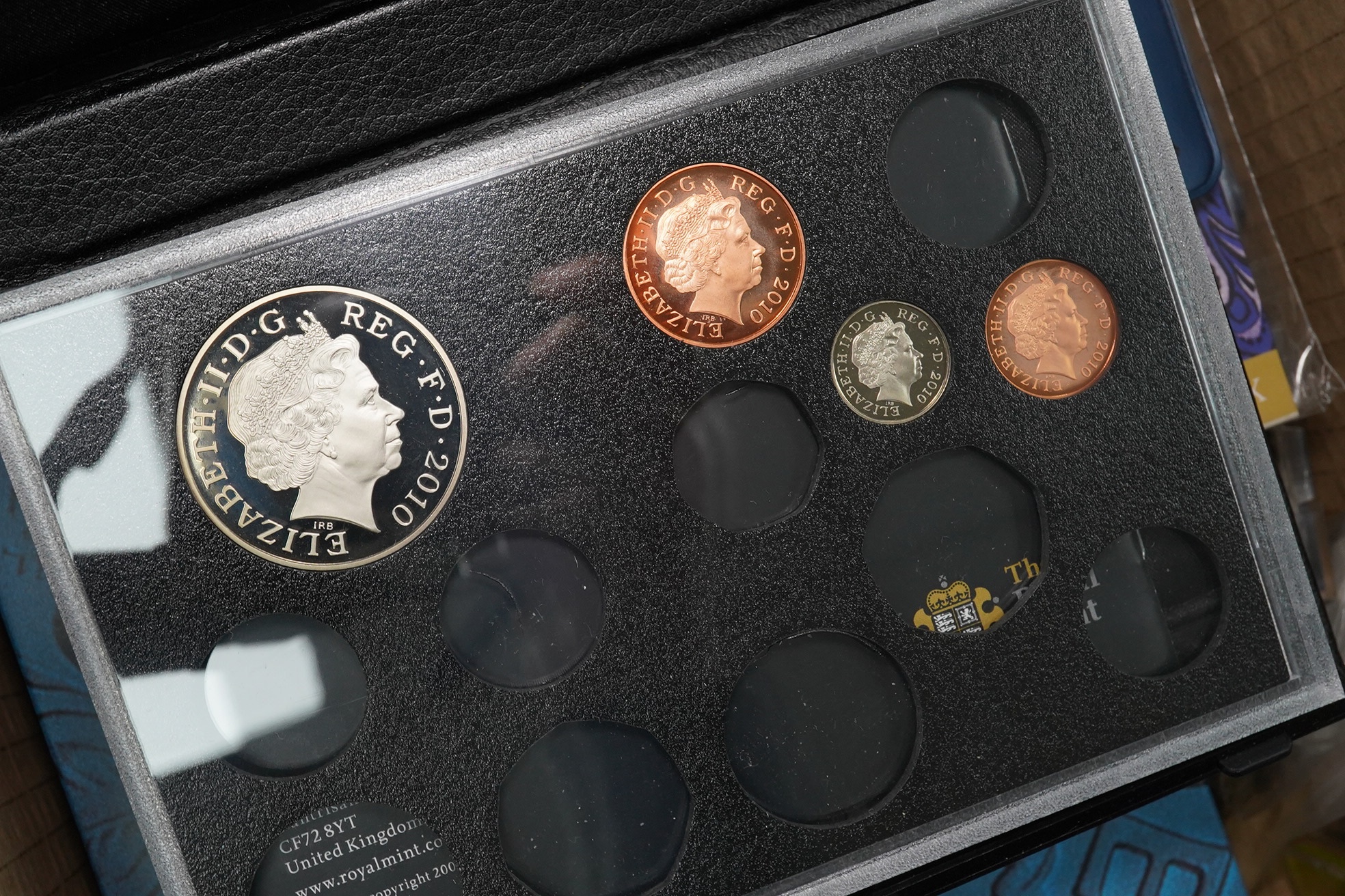 Royal Mint UK coins, the majority QEII, including 2013 UK definitive coin set, three incomplete UK proof coin sets etc